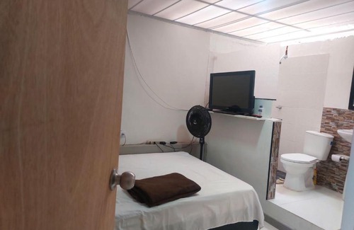 Yumbo House | Budget-Friendly Hostal y Restaurante for Family Travelers