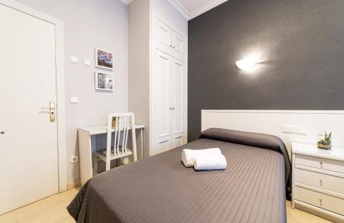 Aspe House | Cozy Hostal Ya: Family-Friendly Stay with Breakfast Included