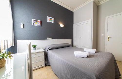 Aspe House | Cozy Hostal Ya: Family-Friendly Stay with Breakfast Included
