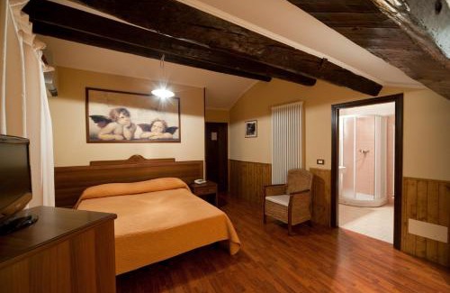 Borgo Maggiore Hotel | Pet-Friendly Retreat at Hostaria da Lino - 8.3/10 Rating