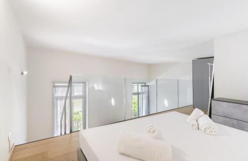 Historic Centre Apartment | Pet-Friendly Retreat at Hostdomus - Loft Lagrange