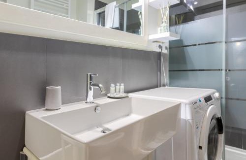 Historic Centre Apartment | Pet-Friendly Retreat at Hostdomus - Loft Lagrange