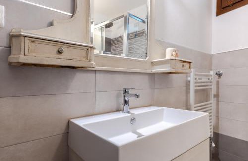 Paravenna Apartment | Hostdomus - Olive & Garden
