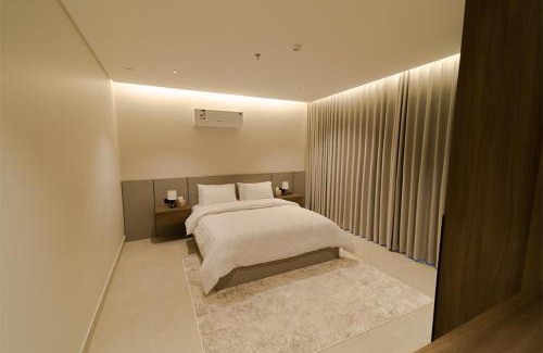 Al Khobar Apartment | HostE - 3 BR APT Full Kitchen 75In TV with Self-Entry