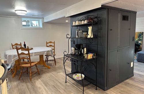 Okanagan-Similkameen House | Hosted by WADE INN PENTICTON. Handy to KVR, Beaches, Wineries Breweries & Cider