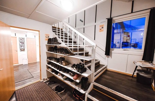 Longyearbyen Hostel | Cozy Hostel for 6 Guests with Breakfast & Kitchen Access