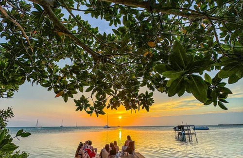 Caye Caulker Hostel | Budget-Friendly Hostel for 8 with Kitchen Amenities