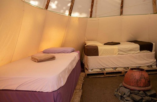 Kamloops Hostel | Budget-Friendly Hostel for 8 Guests with Pool Access