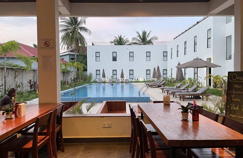 Kampot Hostel | Budget-Friendly Hostel for 8 with Pool & Restaurant