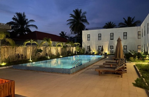 Kampot Hostel | Budget-Friendly Hostel for 8 with Pool & Restaurant