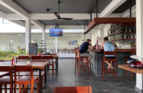 Kampot Hostel | Budget-Friendly Hostel for 8 with Pool & Restaurant