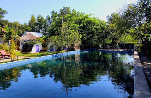 Kampot Hostel | Affordable Hostel for 8 Guests with Pool and Spa