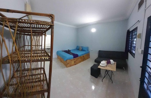 Kampot Hostel | Affordable Hostel for 8 Guests with Pool and Spa