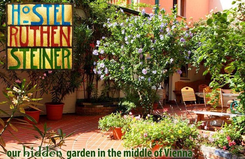 Funfhaus Hostel | Budget-Friendly Hostel for 8 Guests with Kitchen Access