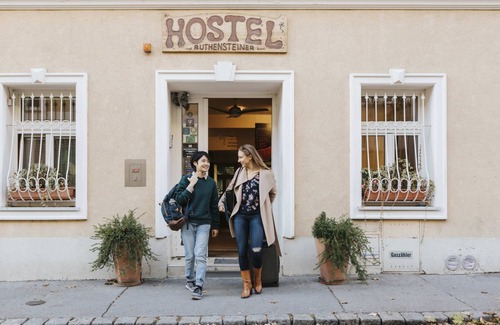 Funfhaus Hostel | Budget-Friendly Hostel for 8 Guests with Kitchen Access