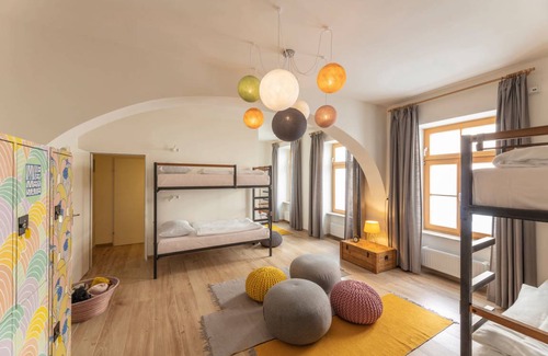 Funfhaus Hostel | Budget-Friendly Hostel for 8 Guests with Kitchen Access