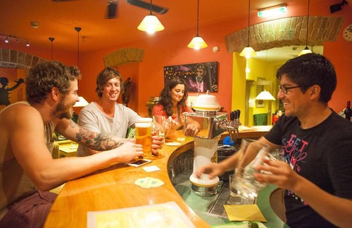 Funfhaus Hostel | Budget-Friendly Hostel for 8 Guests with Kitchen Access