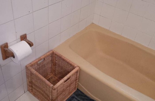 Nassau Hostel | Affordable Hostel for Up to 8 Guests - Perfect Getaway
