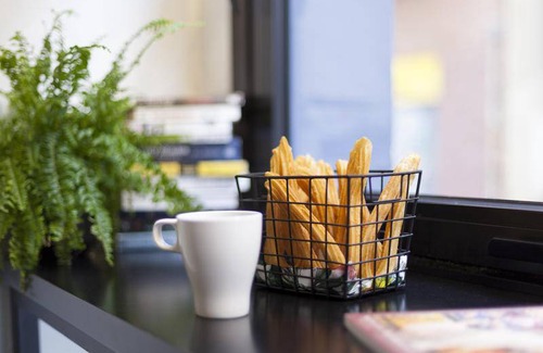 Embajadores Hostel | Budget-Friendly Hostel for 8 Guests with Kitchen & Restaurant