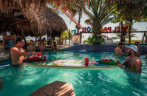 El Paredon Hostel | Budget-Friendly Hostel for 8 with Pool & Restaurant Access