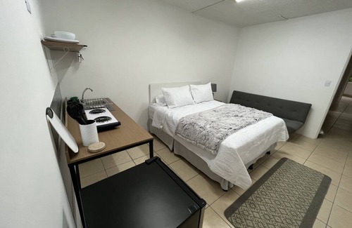 Zona 4 Hostel | Budget-Friendly Hostel for Up to 8 Guests with Restaurant