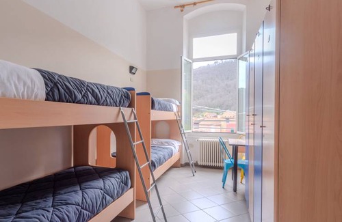 La Spezia Hostel | Budget-Friendly Hostel for 8 Guests with Restaurant & Kitchen