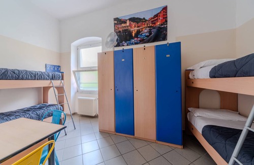 La Spezia Hostel | Budget-Friendly Hostel for 8 Guests with Restaurant & Kitchen