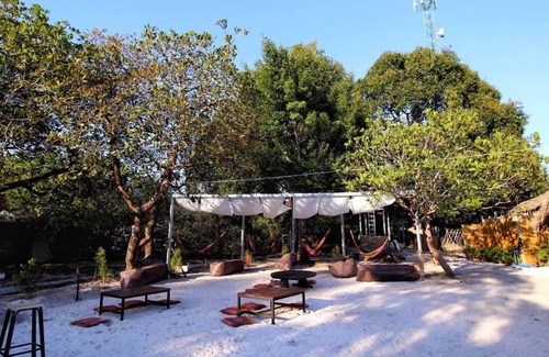 Ranong Hostel | Ideal Hostel for 8 Guests with Top Amenities and Perfect Score