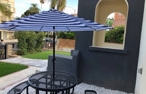 Wilshire Center Hostel | Cozy Hostel for 8 Guests with Well-Equipped Kitchen