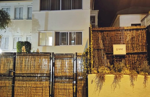 Green Point Hostel | Budget-Friendly Hostel for 8 with Kitchen Amenities