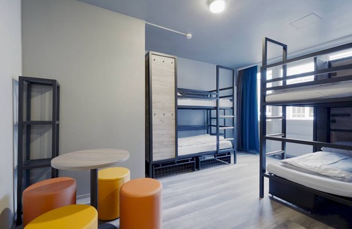 Friedrichstadt Hostel | Ideal Hostel for 8 Guests with Pool and 5-Star Rating