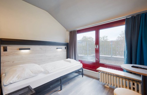 Friedrichstadt Hostel | Ideal Hostel for 8 Guests with Pool and 5-Star Rating