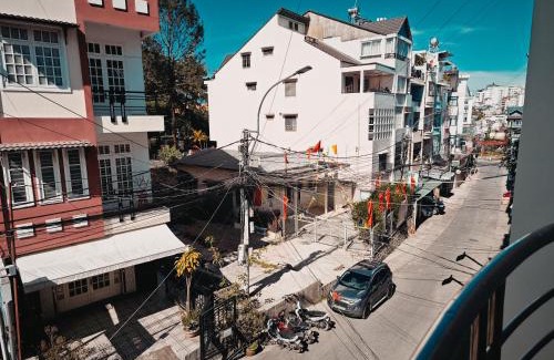 Da Lat House | Budget-Friendly Hostel Khanh Hương 2: Pet & Child Friendly