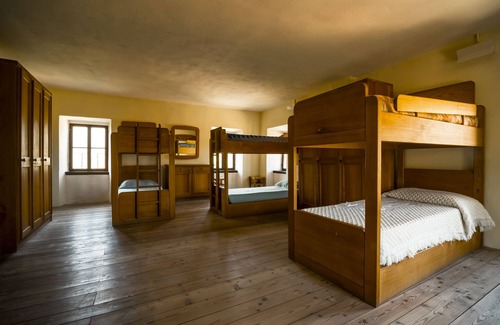 Polinago Bed & Breakfast | Discover Art and Culture at Hostel Podesteria di Gombola