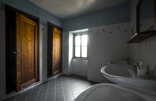 Polinago Bed & Breakfast | Discover Art and Culture at Hostel Podesteria di Gombola