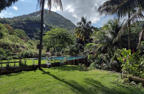 Centro House | Discover Comfort at Hostel Sítio Moinho D'água with Pool