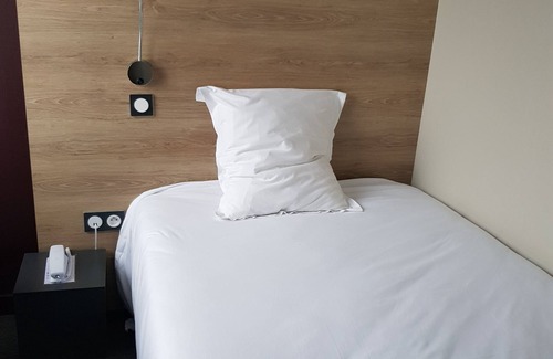 Laval Hotel | Discover Hostellerie a la Bonne Auberge with Family Amenities
