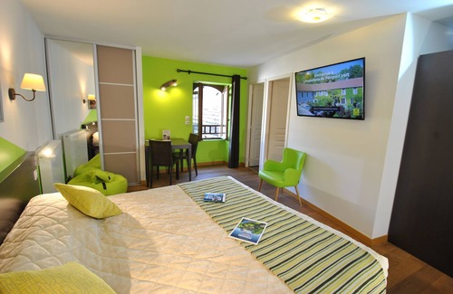 Brantome-en-Perigord Hotel | Relax at Hostellerie du Perigord Vert: Pool, Spa & More