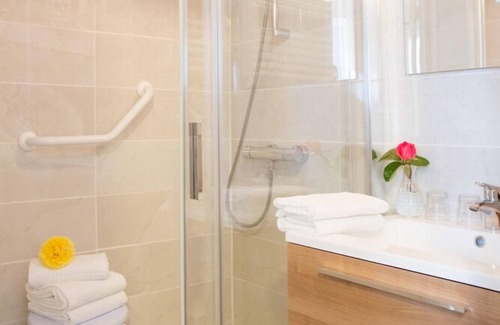 Barbotan-les-Thermes Hotel | Inviting Hostellerie de la Roseraie with Pool & Restaurant