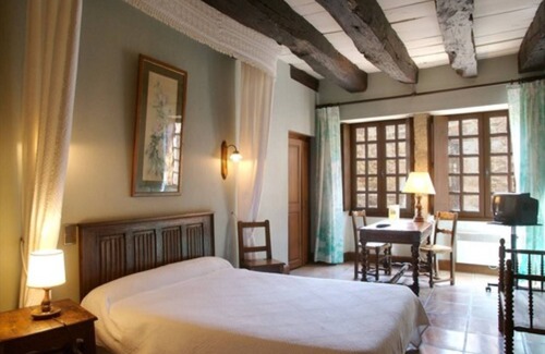 Perouges Hotel | Inviting Hostellerie de Pérouges: Top-Rated Family Retreat