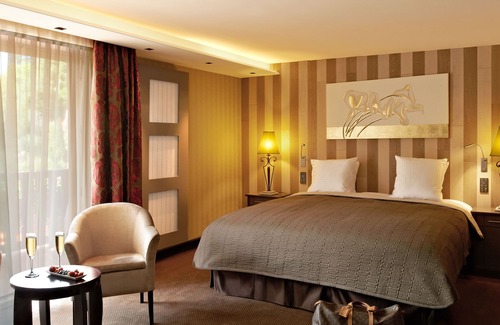 Ottrott Hotel | Elegant Hostellerie des Châteaux & Spa with Ocean Views