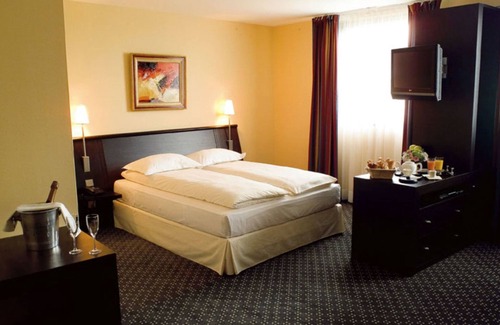 Pontpierre Hotel | Inviting Stay at Hostellerie Du Chambellan with Key Amenities