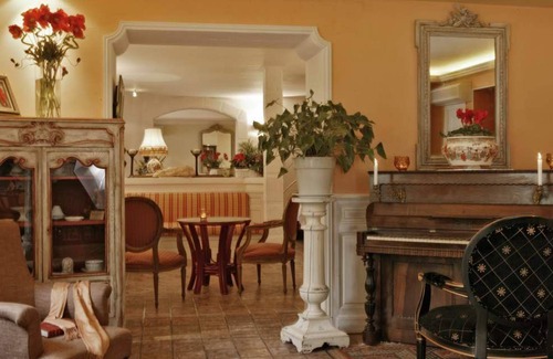 Les Eyzies Hotel | Discover Hostellerie Du Passeur: Family-Friendly Retreat