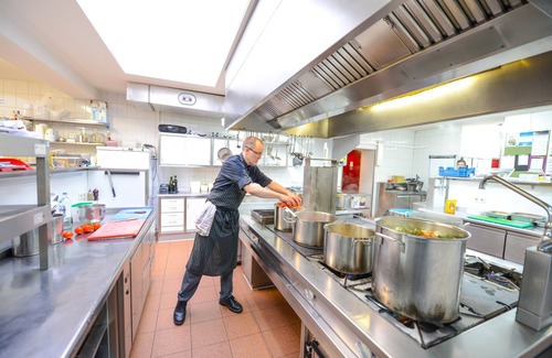 Weert Hotel | Discover Hostellerie Munten: Top-Rated 4-Star Escape