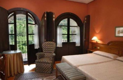 San Millan de la Cogolla Hotel | Elegant Hostería del Monasterio de San Millan with Pool