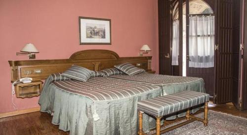 San Millan de la Cogolla Hotel | Elegant Hostería del Monasterio de San Millan with Pool