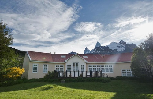 El Chalten Hotel | Unforgettable Stay at Hostería El Pilar with Breakfast