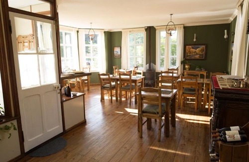 El Chalten Hotel | Unforgettable Stay at Hostería El Pilar with Breakfast