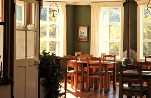 El Chalten Hotel | Unforgettable Stay at Hostería El Pilar with Breakfast
