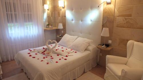 Novales House | Relax at Hostería El Pomar: Pet-Friendly Retreat with Pool